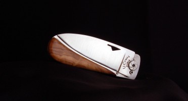 Corsican knife U Cumpà in olive wood