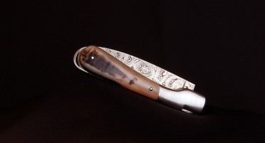 Le Sperone folding knife in Aries Horn - Damascus blade