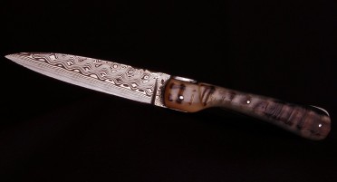 Couteau pliant Le Sperone en plein manche de Corne de Bélier - Lame Damas