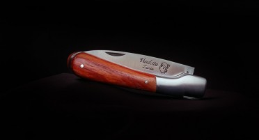 La Vendetta Zuria folding knife in rosewood