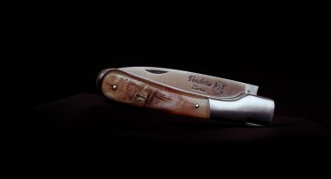 Handcrafted Corsican knife: La Vendetta Zuria Classic in Ram Horn