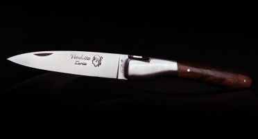 Handcrafted Vendetta Zuria Knife in Walnut