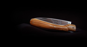 Vendetta Zuria folding knife in olive wood - Full handle