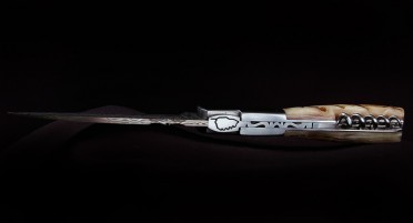 Couteau Vendetta Zuria avec tire-bouchon - lame Damas et manche en Corne de Bélier