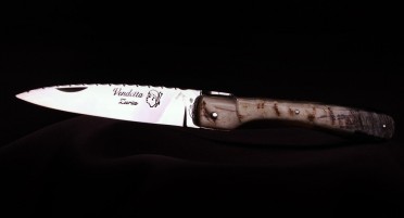 Vendetta Zuria Knife in Full Aries Horn Handle - Polyglass Finish