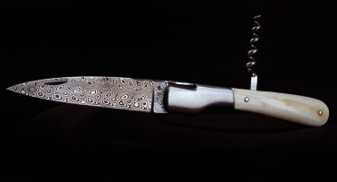 Vendetta Zuria knife with corkscrew - Damascus blade and Warthog Ivory handle