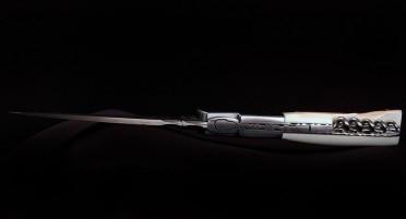Vendetta Zuria knife with corkscrew - Damascus blade and Warthog Ivory handle