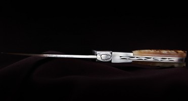 Couteau Corse artisanal : La Vendetta Zuria Classique en Corne de Bélier