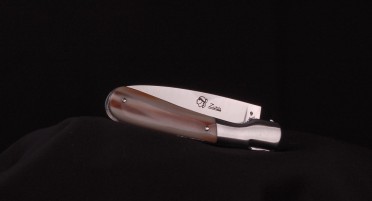 Le Pialincu folding knife in horn tip