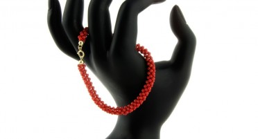 Bracelet tressé en perles de Corail rouge de Bonifacio et fermoir en Or jaune