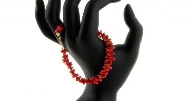 Bracelet in 1/2 points of Mediterranean red coral and clasp in yellow gold