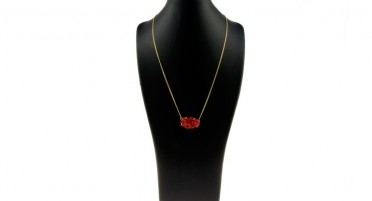 Chain in yellow gold with flowers in Mediterranean red coral