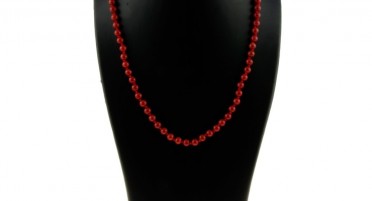 Necklace in red coral beads with knots and clasp in yellow gold