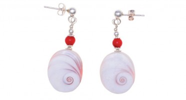 Boucles d'oreilles pendantes avec l'œil de Sainte Lucie et perle en Corail rouge