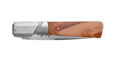 Couteau imaginé en Corse Le Kallisté fait à la main avec un manche en bois d'Olivier