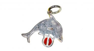 Pendentif en forme de dauphin en Argent et plaqué Or avec un cabochon en corail