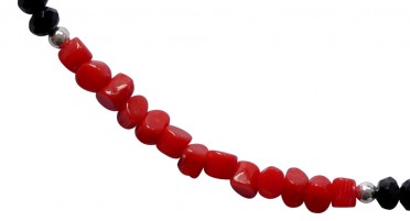 Bracelet in sections of red Coral, Onyx pearls and Silver