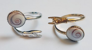 Adjustable rings in Silver or Gold Plated with eye of Saint Lucia and hand that makes the horns