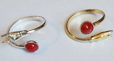 Adjustable ring in Silver or Gold Plated with Red Coral and hand that makes the horns