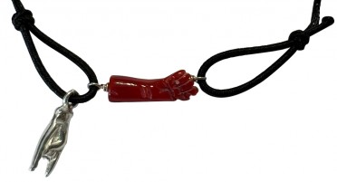 Bracelet élastique réglable avec main en Corail rouge et main qui fait les cornes en Argent