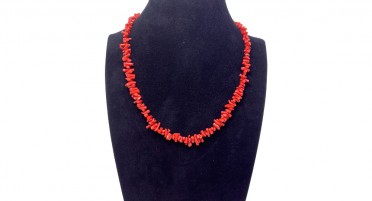 Collier en Corail rouge avec fermoir à chainette en Argent