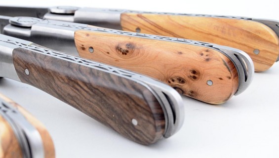 Zoom on the handles of the Corsican knives